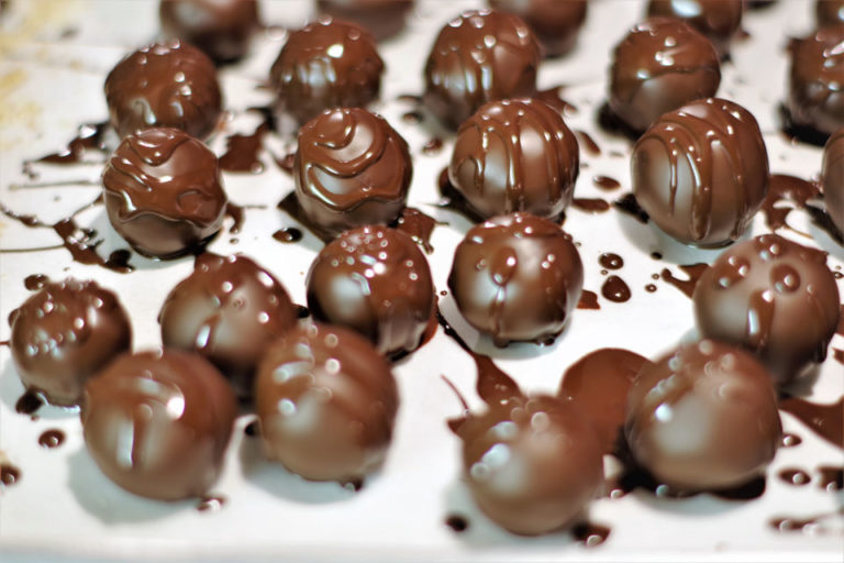 Sour Cherry Chocolate Balls – Sweet Thought